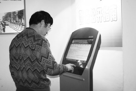 觸摸查詢一體機(jī)投入公安局警務(wù)公使用